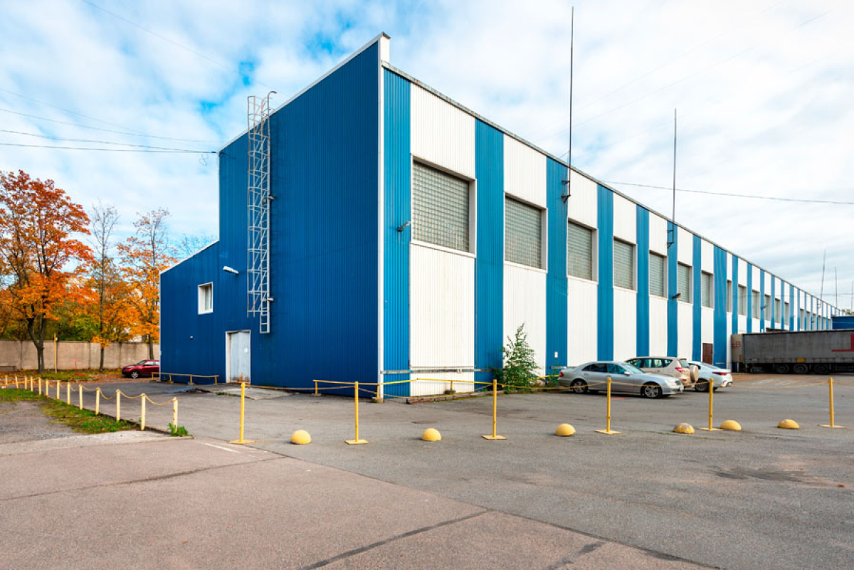 на ул. Салова