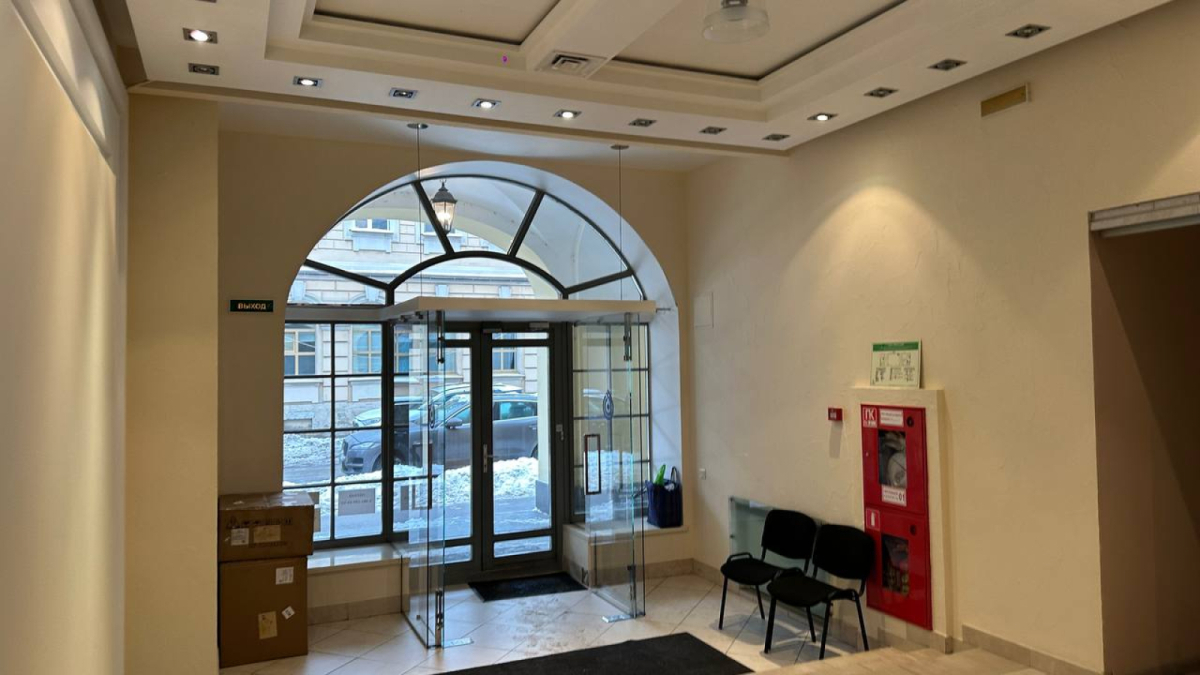 на Биржевом переулке, 2