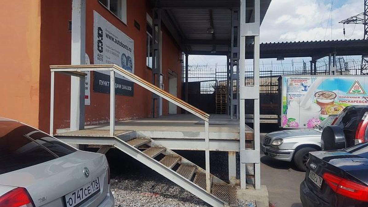 на Заозерной улице