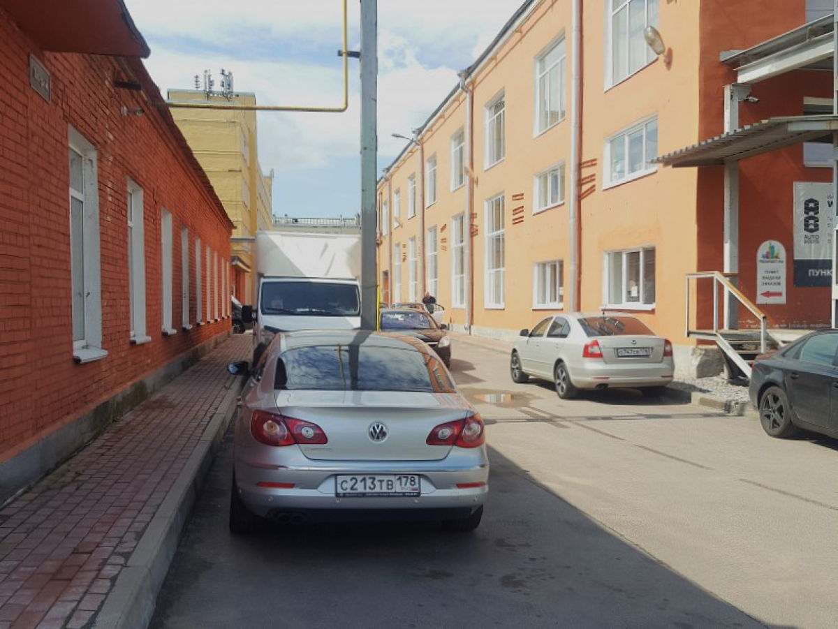 на Заозерной улице