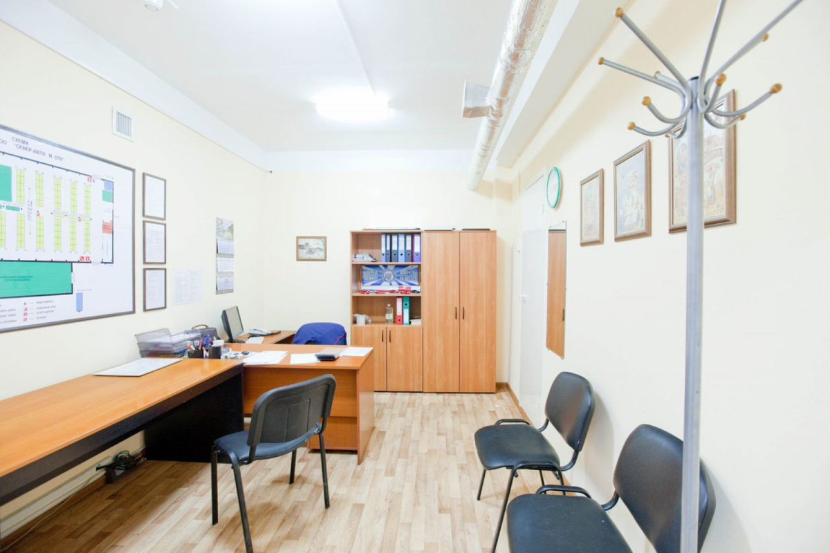 на Октябрьской набережной