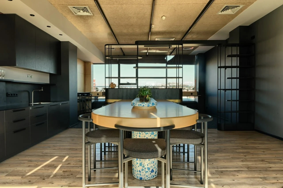 CASE Петроградская