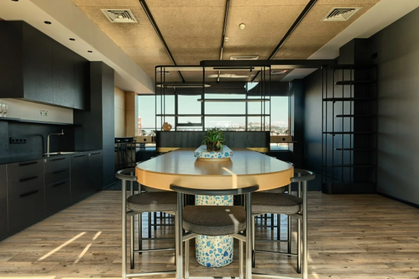 CASE Петроградская