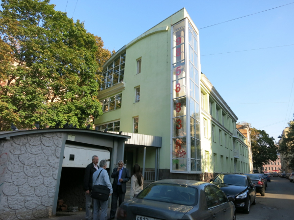 на Колпинской ул.