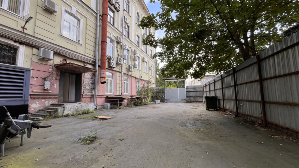 на Михайлова, 19